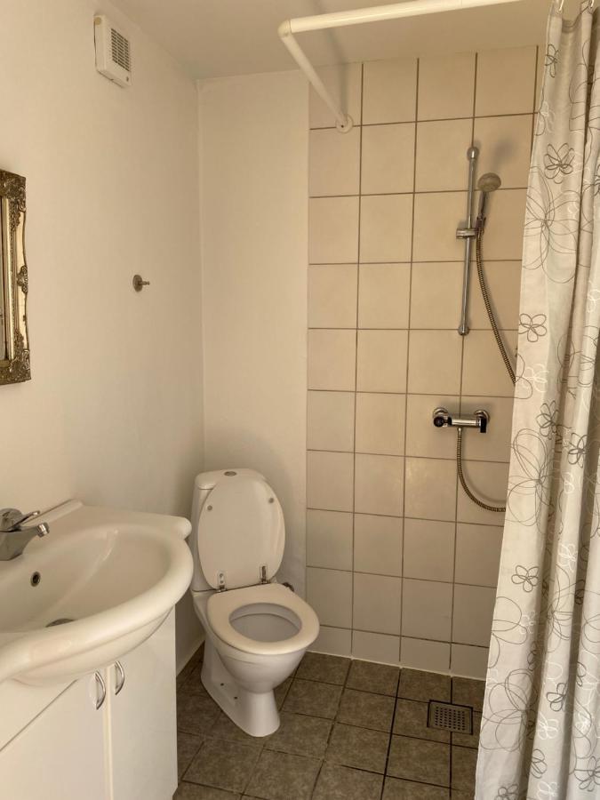 Апартаменты Stort Vaerelse Med Eget Toilet Og Bad Гростен Экстерьер фото